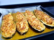 Una foto de pavo relleno con verdura