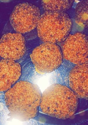 A picture of Til ladooo🍘🍘.