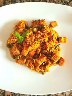 Una foto de Guisito de arroz con tofu. #DELANTALDORADO