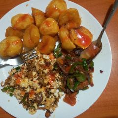 A picture of Roasted potatoes served with fried eggs & veges.