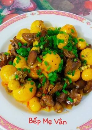 Hình của món Trứng gà non và tim gà rim mặn ngọt.