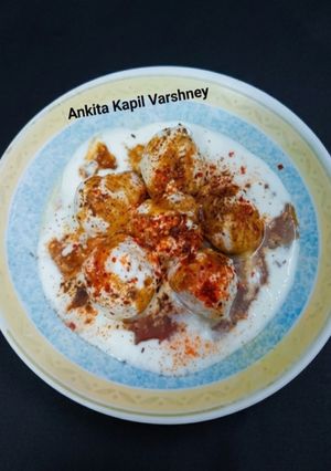 A picture of Dahi Vada.
