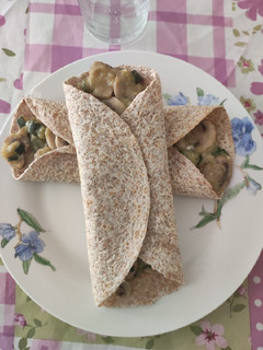 Una foto de Tortillas rellenas de calabacín, champiñones y queso