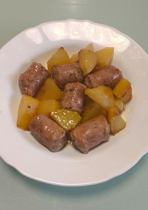 Una foto de Butifarra con patatas y vino blanco (Airfryer)
