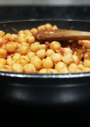 Una foto de Garbanzos con jamón