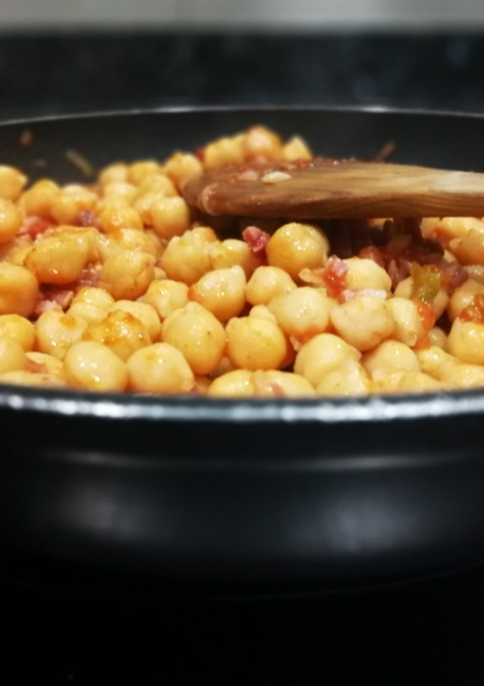 Una foto de Garbanzos con jamón