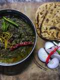 সর্ষো কা শাগ মক্কে দি রোটি (sarson ka saag aur makke di roti)