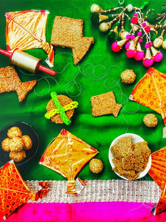 તલ ની ચીકી (Til Chiki Recipe In Gujarati) રેસીપી મુખ્ય ફોટો
