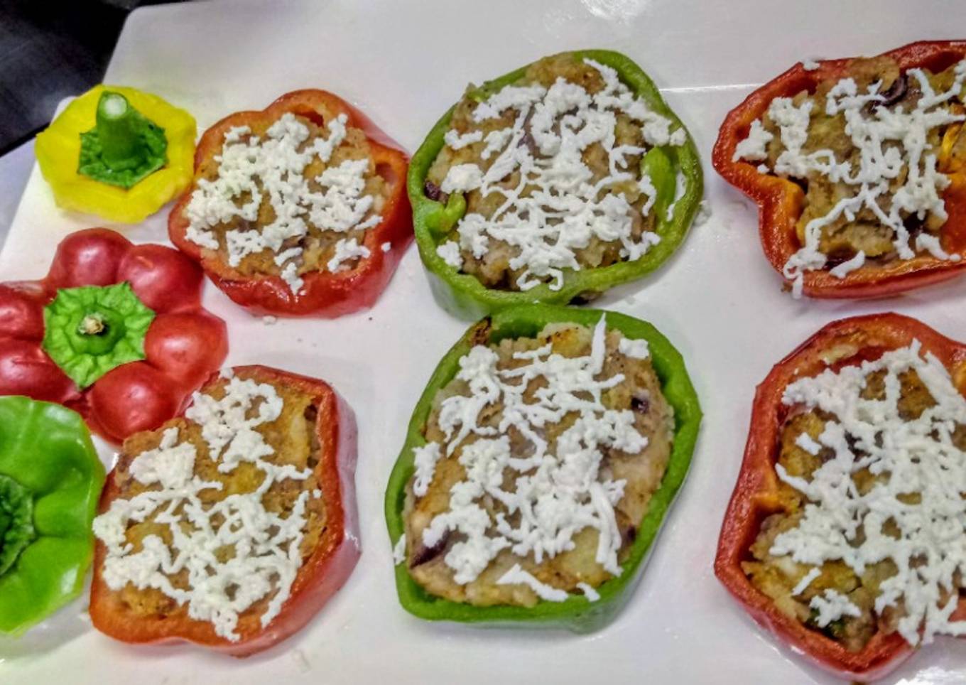 Baked capsicum rings