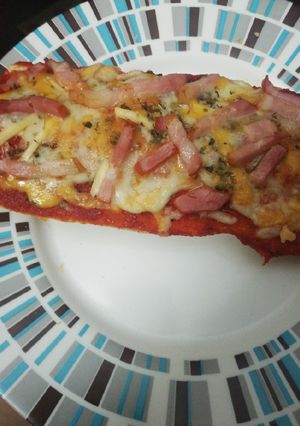 Una foto de Paninni de bacon y queso