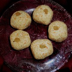 A picture of Til mava laddo/ Sesame seeds laddo.