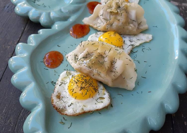 Gyozas de ternera con huevos de codorniz y salsa sweet chilli