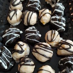 A picture of Chocolate Bounty Balls.