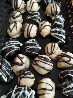 A picture of Chocolate Bounty Balls.