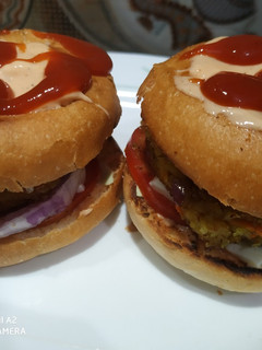 वेज बर्गर (Veg burger recipe in hindi) रेसिपी मुख्य फोटो