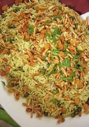 صورة لوصفة الاوزي او رز بالبازيلاء اسهل وصفة للعزايم