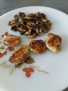 Una foto de Medallones de pechuga de pollo con champiñones
