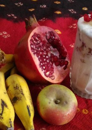 A picture of Creamy fruity yogurt.