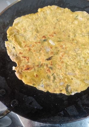 A picture of Meethi pyaaj pratha.