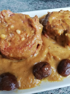 Una foto de Redondo de cerdo en salsa con castañas 🌰