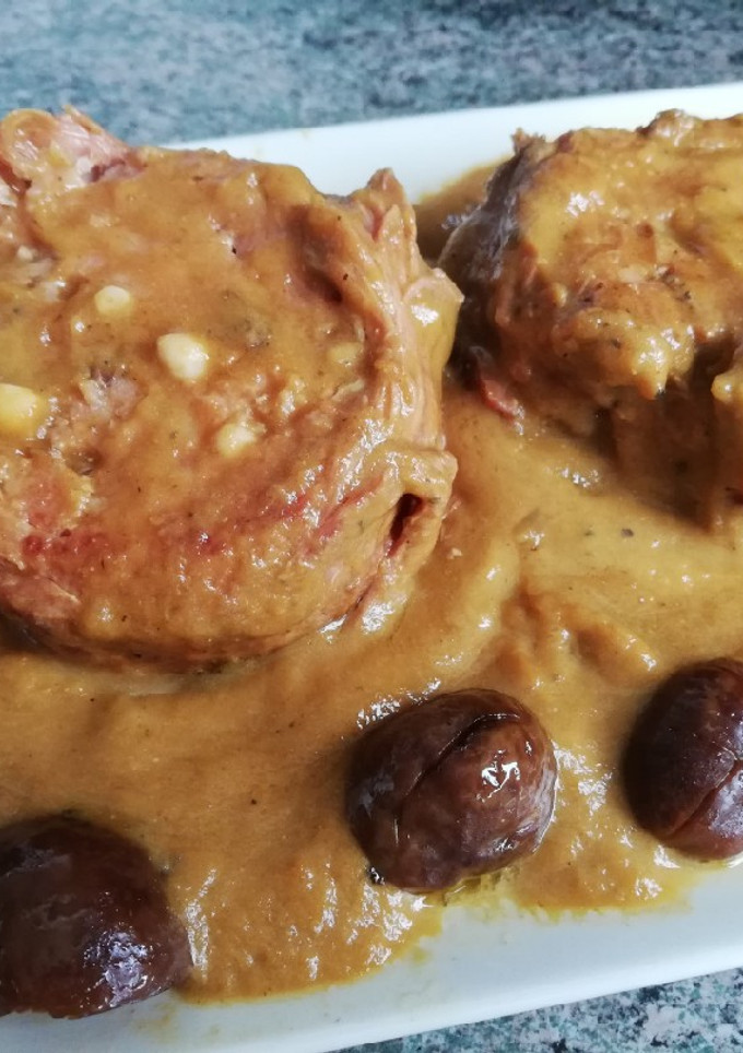 Una foto de Redondo de cerdo en salsa con castañas 🌰