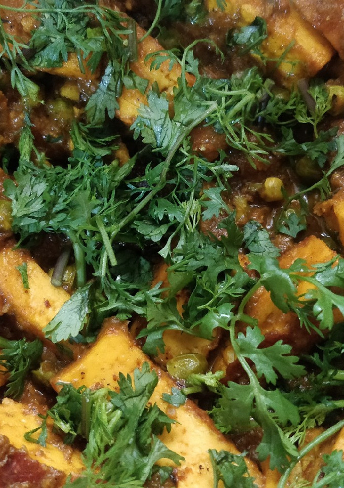 A picture of Mutter paneer.