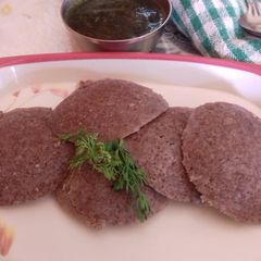 A picture of Ragi idli.