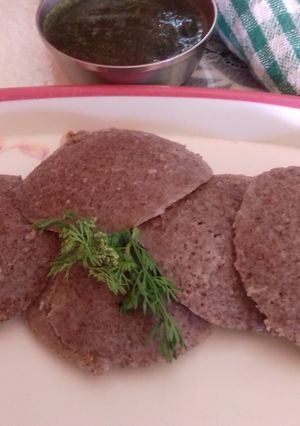 A picture of Ragi idli.
