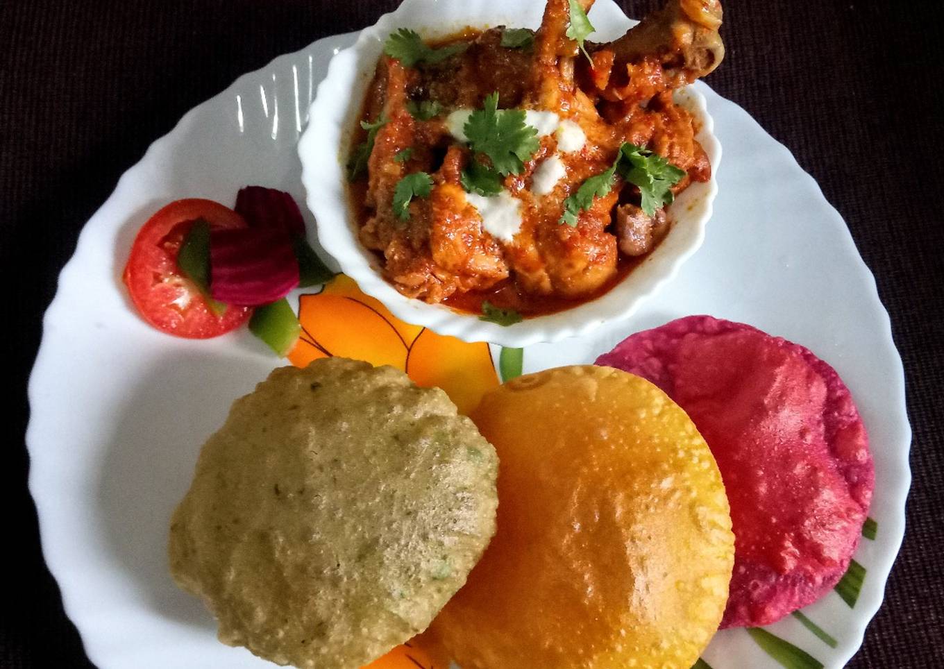 Dry red chilli tomato chicken curry with spinach, beetroot and mango poori