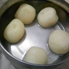 A picture of Suji Rasgulla.