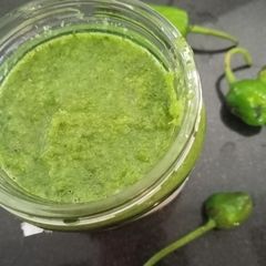A picture of Green chuttni.