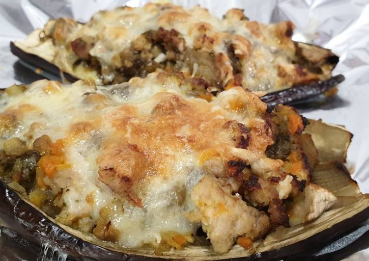 Berenjenas rellenas de verduras y carne picada de pollo