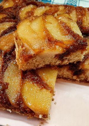 Una foto de Torta de peras 🍐invertida en la Flip