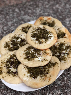 صورة لوصفة مناقيش اللبنه بالزعتر