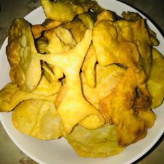 A picture of Title:spice and crayfish cracker.