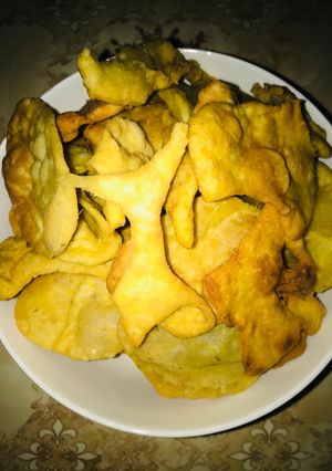 A picture of Title:spice and crayfish cracker.