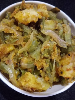 A picture of Besan wali guar phali (cluster bean).