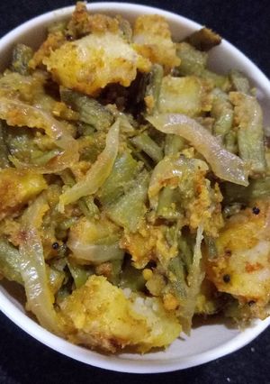 A picture of Besan wali guar phali (cluster bean).