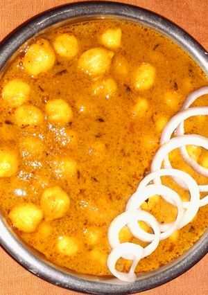 A picture of Punjabi chole masala.