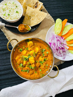 A picture of Matar Paneer.