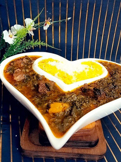 عکسی از دستور خورشت آلو اسفناج