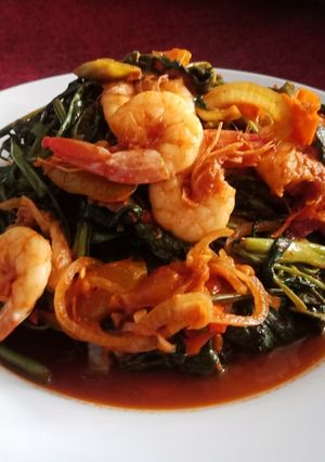 Foto resep Tumis kangkung belacan with shrimp (udang) 😀