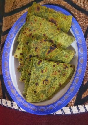 A picture of Palak paratha/ spinach paratha.