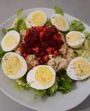 Ensalada de quinoa con huevos y remolacha