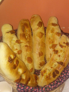 Una foto de Pan quesu (pan con queso)