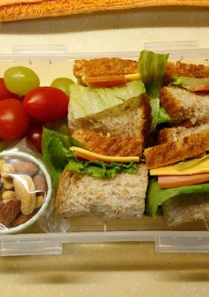 A picture of Honey Baked Ham Sandwich Lunchbox.