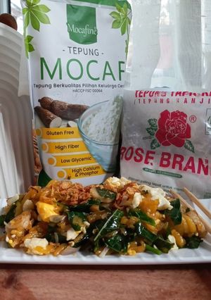 Foto resep Kwetiau goreng mix spinach and scrambled egg