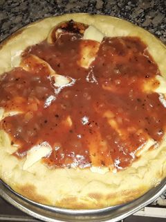 Una foto de Pizza rellena en paellera😋