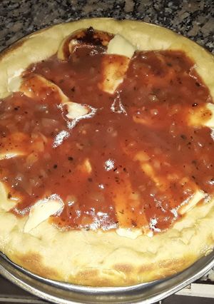 Una foto de Pizza rellena en paellera😋