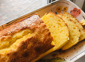 Una foto de Budín de yogurt y limón súper esponjoso y fácil!